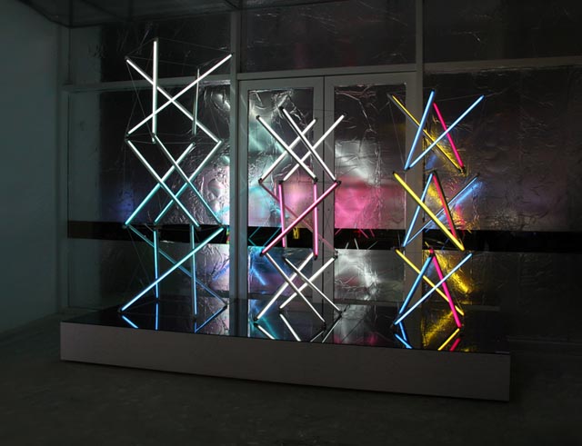 File:4 strut x 3 Lighting Masts by Clar 01.jpg