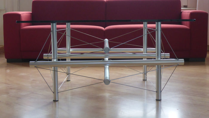 File:9 strut table side2 van Dokkum.jpg