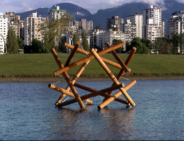 File:12 strut Floating Logs Tom Flemons.jpg