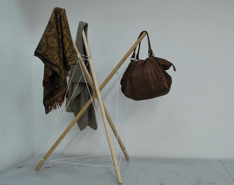 File:3 strut coat hanger by Alia Eissa.PNG