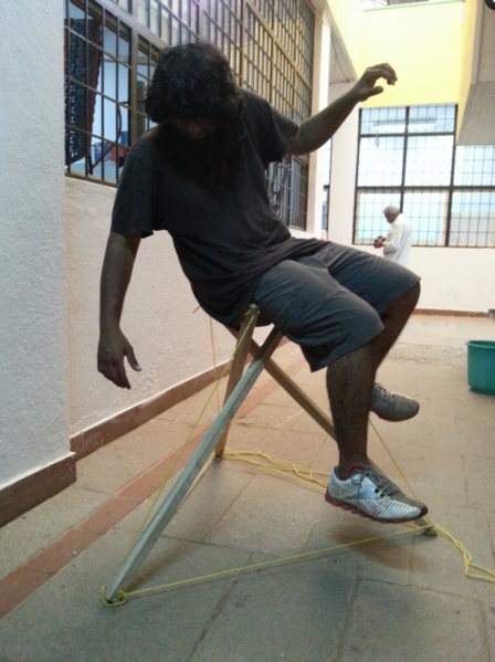 File:3 strut stool by passi.PNG