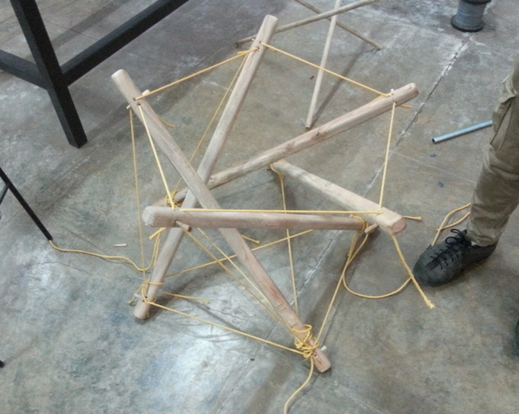 File:5 strut antiprism test for stool by passi.PNG