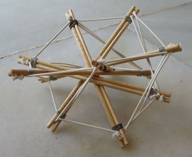 File:6 strut prism collapsed bad winding by Rossiter.jpg