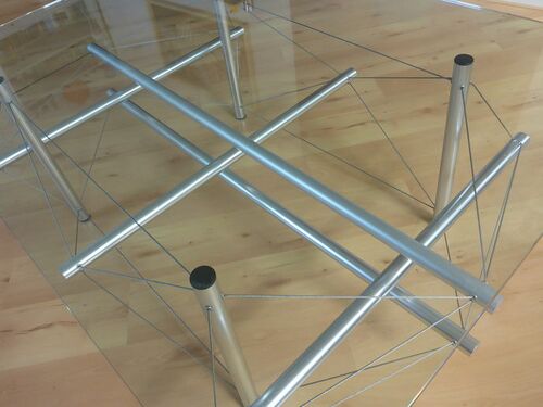 9 strut table close van Dokkum.jpg