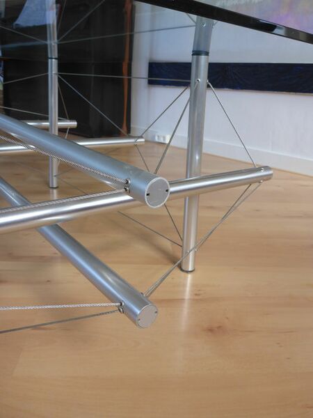 File:9 strut table side van Dokkum.jpg