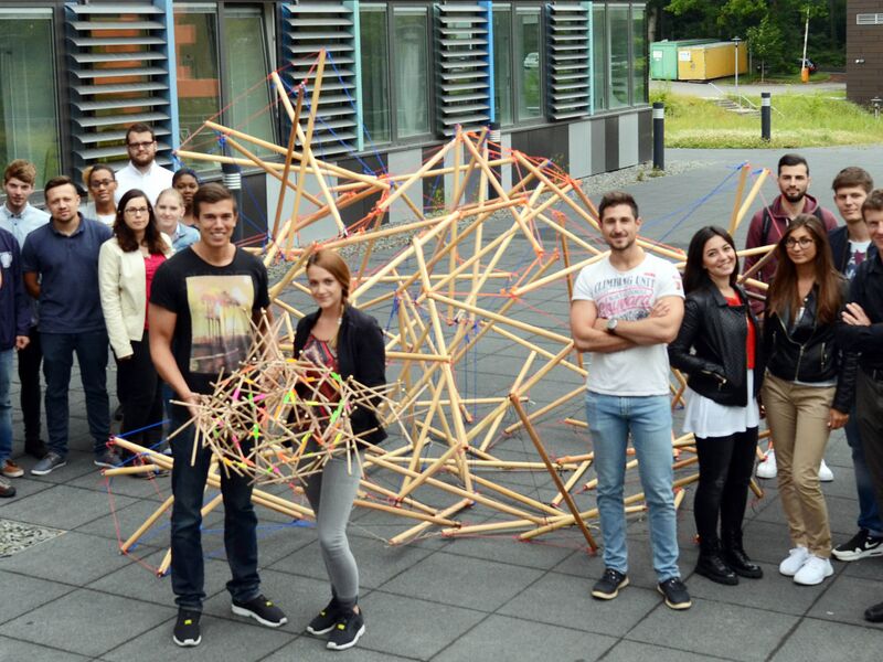 File:Tensegrity goes blob team with model.jpg